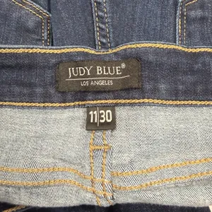 Judy Blue Flare Jeans Women's 11/30 30x30 Dark Wash Raw Hem Stretch EUC thumbnail 5