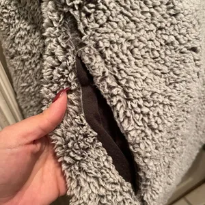 Victoria's Secret PINK Cozy Gray Sherpa Jacket M/L thumbnail 3