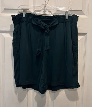 Maurices Dark Green Paperbag Waist‎ Shorts Women 16W Rayon Tie Pocket Resortwear thumbnail 1