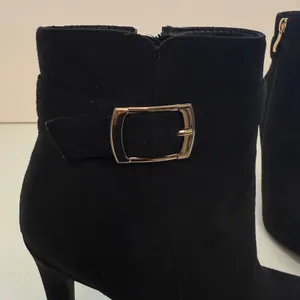 Idifu Dana Ankle Bootie Sz 6.5 Faux Suede Buckle Sillito Whimsigoth Mob Wife thumbnail 6