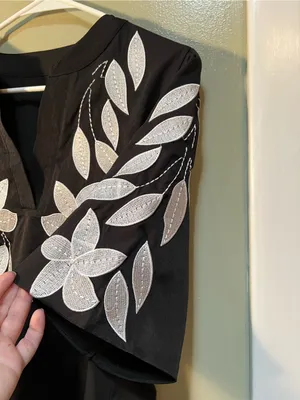 Women’s Size Medium Floral Embroidery Rocking V-Neck Puff Sleeve Blouse Black thumbnail 5