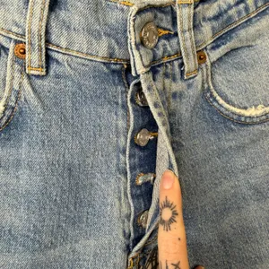 Zara Light Wash Distressed Denim Button Fly Mid-Rise Straight Leg Jeans Size 30 thumbnail 7