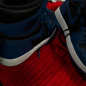 Marina Blue Air Jordan 1 High thumbnail 4