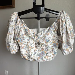 Abercrombie & Fitch Ditsy Floral Lined Puff Balloon Sleeve Crop Top - Size M thumbnail 2
