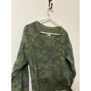 Anthropologie Pilcro Reworked Camo Sweatshirt Popover V-Neck Cropped Oversized thumbnail 4