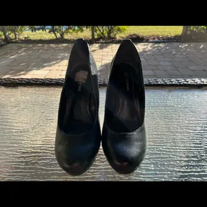 Women’s Black Extra Comfy Shoes Size 6 thumbnail 3