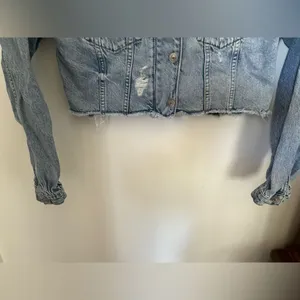 American Eagle Cropped Hooded Denim Jacket Distressed Raw Hem XS Light Wash thumbnail 14