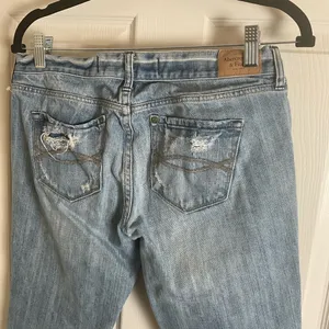 Abercrombie & Fitch Mid Rise Distressed Denim Bermuda Shorts Size 6 / 28 thumbnail 7