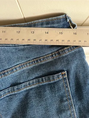 Old Navy Blue Denim Cuffed Jean Women’s Shorts thumbnail 6