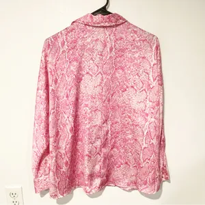 Zara Size Large Pink Silk Snake Print Button Front‎ Blouse Top thumbnail 4