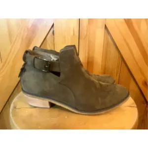 Avanti"Zoey"Brown Faux Suede Heel Belted Buckle Ankle Booties Shoes Women's SZ 7 thumbnail 3