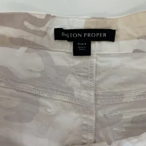 Boston Proper Womens Shorts 4 Tan Brown Camo Cargo Casual Summer Y2K 2BM3490 thumbnail 3