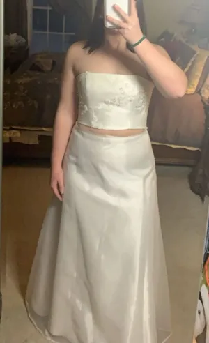 Faviana white strapless prom/wedding dress #prom #eveningwear #formal thumbnail 1