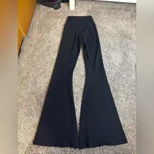 Aerie Offline Real Me high-waisted crossover flare leggings Black size XS thumbnail 4