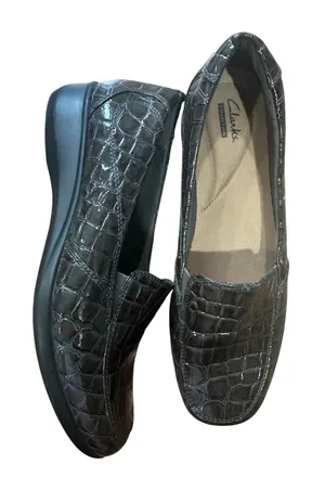Clarks Collection Womens Brown Croc Embossed Patent Loafers 26102167 Size 9.5M thumbnail 1