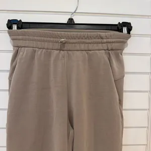 Lululemon Softstreme High Rise Pants Sz 0 Straight Leg Warm Ash Grey W5EGTS thumbnail 4