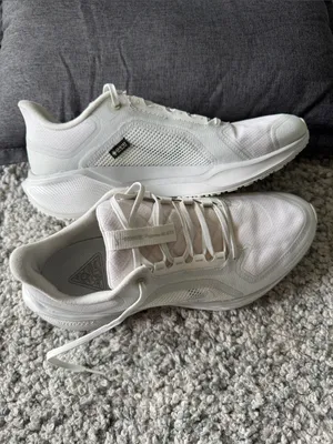 Nike Women’s White Lightweight Mesh Training Sneakers thumbnail 2