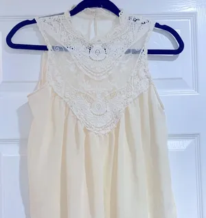 Lace sleeveless top Size M thumbnail 1