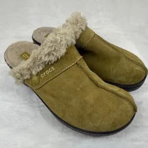 Crocs Suede Fur Lined Platform Clogs Olive Green Brown Wedge Mules‎ Womens 7 thumbnail 1