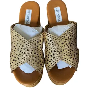 Steve Madden NWTs NIB Saffron Leather Lining Wedge Gold Platform Sandals size 9 thumbnail 3
