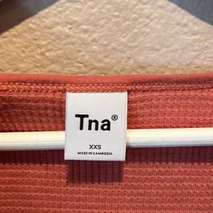 Aritzia TNA Women’s Waffle knit notch neck shirt size XXS thumbnail 5