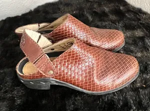 Ariat Women’s Size 7.5 Woven Brown Leather Slides Mules Strap Style 94024 thumbnail 1