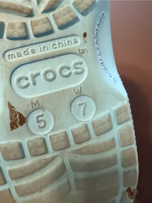Crocs clogs perforated lightweight blue, unisex, size 7 Women's/ size 5 Men's thumbnail 5