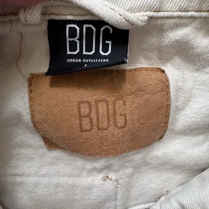 Urban Outfitters BDG Adult/Women’s Patchwork White Denim Jean Jacket L thumbnail 3