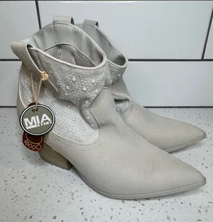 MIA Luanne Western Ankle Boots‎ Off-White Pearl Studded Pointed Toe Womens 7 thumbnail 1