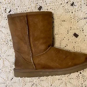 Women’s UGG short classic boots size 6 chestnut tan light brown Good condition thumbnail 5