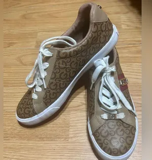 GBG LA Women's sneaker Size 9 All Over Logo white Brown & Gold w red thumbnail 6