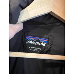 Patagonia Matte Black Silent Down Jacket Women's Size Small Snap Button Classic thumbnail 3