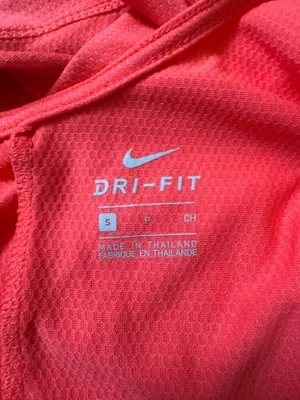 Nike Size Small NWT Women's Long Sleeve Athletic T-Shirt Coral thumbnail 6