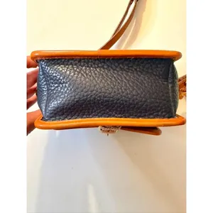 Vintage Y2K DOONEY & BOURKE Tan & Navy Pebbled Leather Crossbody thumbnail 5