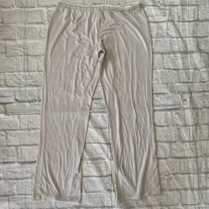 Victoria’s Secret women M soft and smoothe pajama pants w/lace trim waist grey thumbnail 8