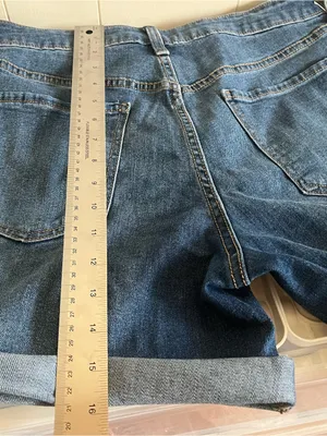 Old Navy Blue Denim Cuffed Jean Women’s Shorts thumbnail 7