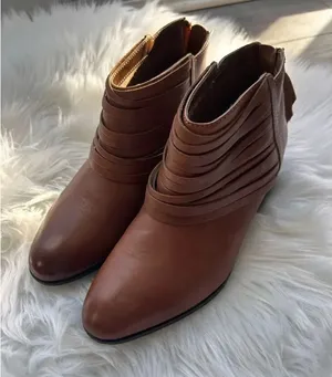 Clark’s brown booties size 6.5 comfy real leather boots soft insoles 1.5 inch he thumbnail 1