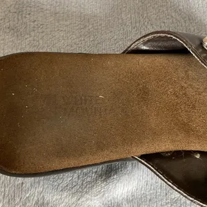 Women’s White Mountain Brown Cezar Silver Medallion Slip-on Sandal Shoes 9 thumbnail 9