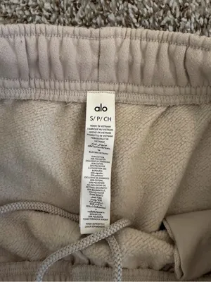 ALO Yoga Joggers thumbnail 5