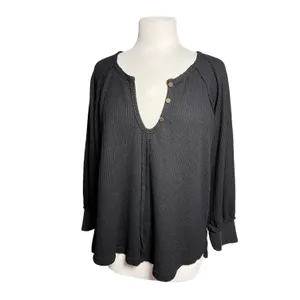 POL Women’sBoho Black Thermal Knit Long Sleeve Split Knick Popover Top thumbnail 3