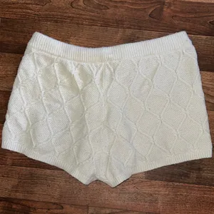 Old Navy Women's High Waist Textured White Shorts thumbnail 4