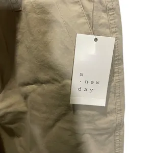 A New Day Women’s High-Rise Straight-Leg‎ Pants Size 8R Beige thumbnail 4