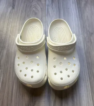 Crocs thumbnail 1
