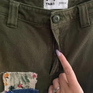 TNA Aritzia Green Straight Leg Cargo Patchwork Pants High Rise Reworked Women 0 thumbnail 5