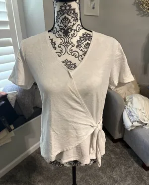 Old Navy size small white short sleeve top thumbnail 1