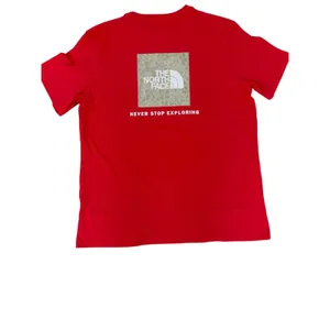 The North Face Women's Red Short Sleeve T-Shirt - Size M (NWT) thumbnail 3