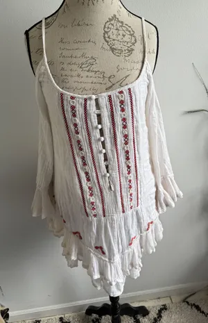 FP ONE Free People Tunic Top Blouse White Red Embroidered Boho Medium‎ flaw thumbnail 1