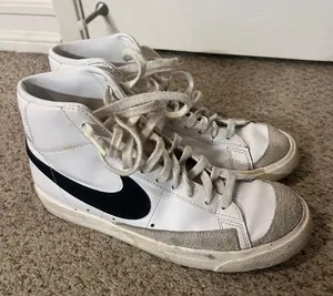 Nike Blazer Mid 77 thumbnail 1