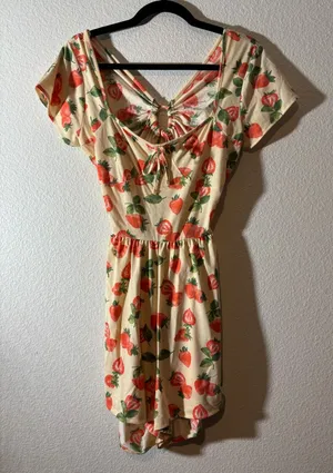 Arizona Jean Co Women's Size L Strawberry Fruit Print Pale Yellow Romper thumbnail 1
