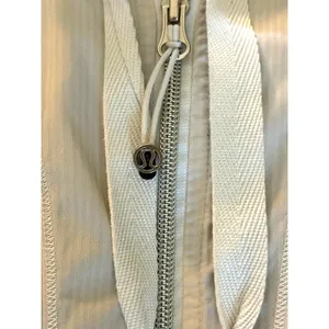 Lululemon Transition Jacket in Cream size 4 thumbnail 12
